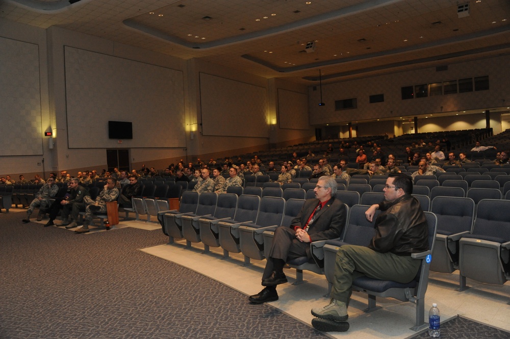 Maxwell hosts storytelling lecture