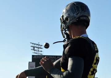 Nate Boyer visits West Team prior to All-American Bowl