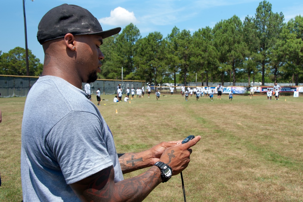 Baltimore Ravens player bings camp to Maxwell