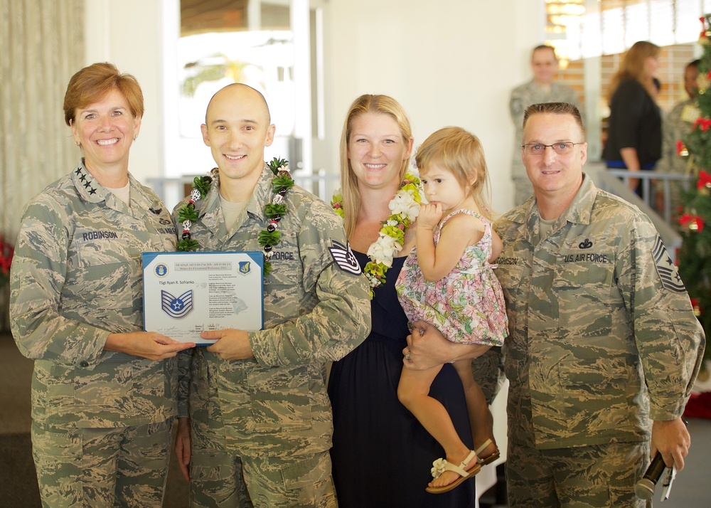 Gen. Lori Robinson holds HQ PACAF all-call