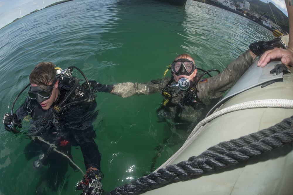 Navy divers inspect USS Gravely in Republic of the Seychelles