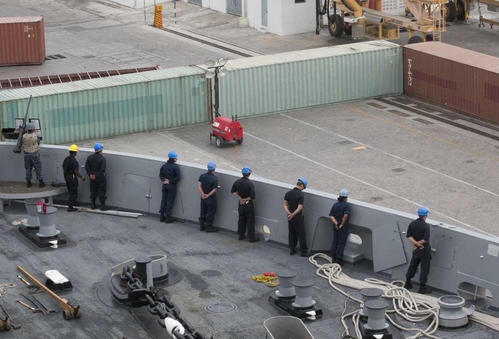 USS Arlington (LPD 24) brings in the New Year in Muscat, Oman