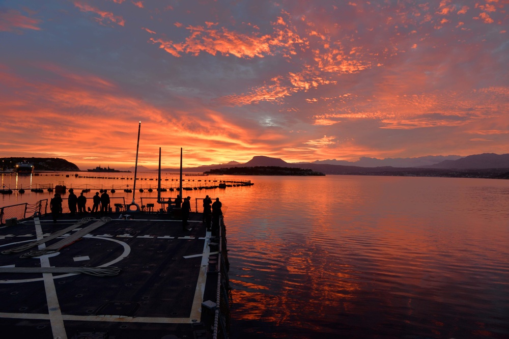 USS Ross departs Souda Bay