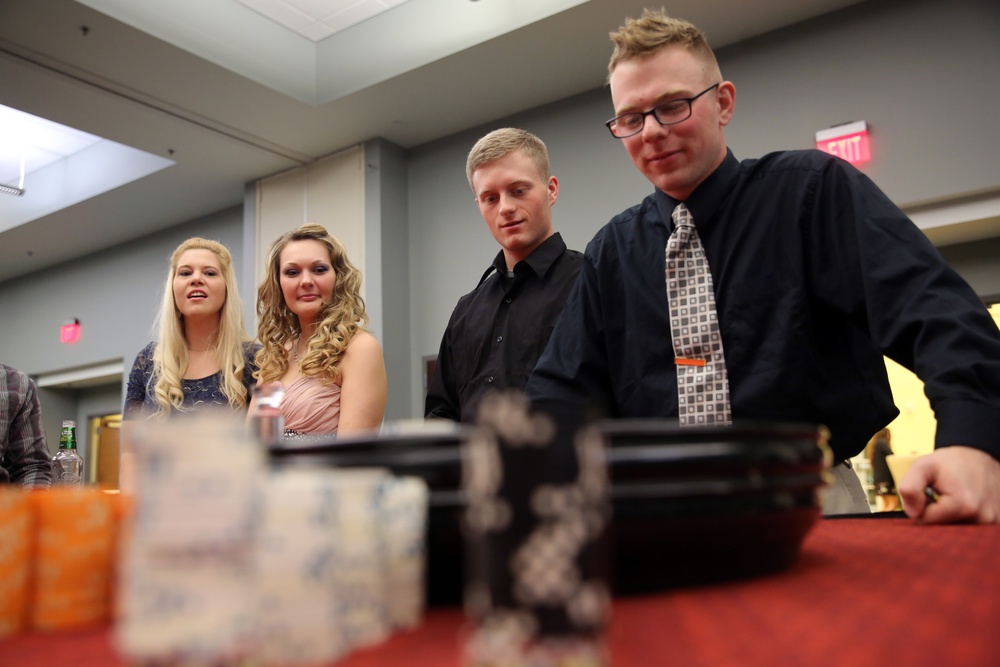Marines, guests win prizes, build camraderie at H&amp;HS Casino Night
