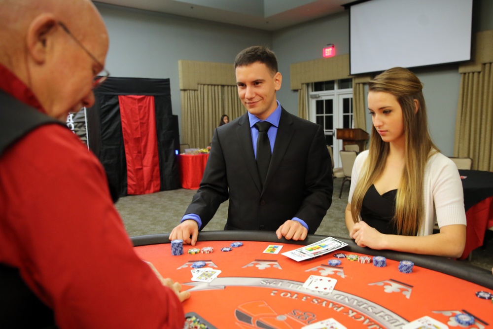 Marines, guests win prizes, build camraderie at H&amp;HS Casino Night