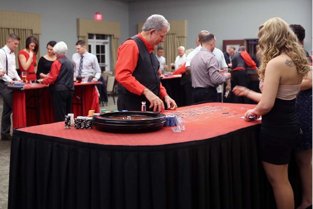 Marines, guests win prizes, build camraderie at H&amp;HS Casino Night