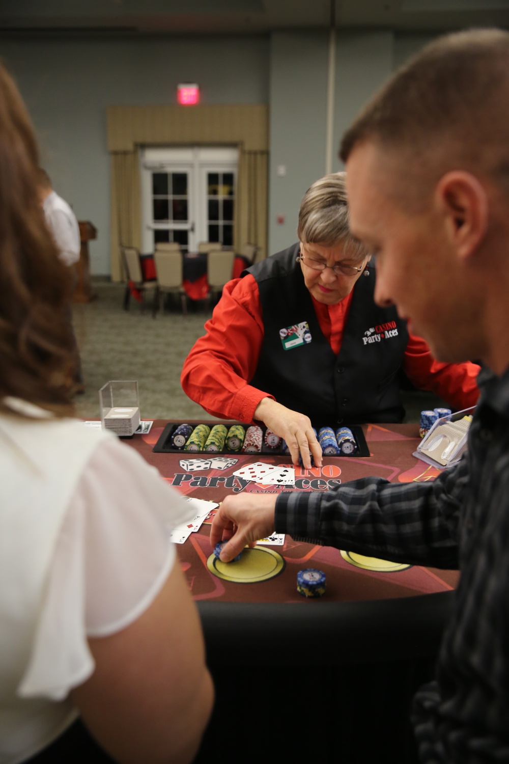 Marines, guests win prizes, build camraderie at H&amp;HS Casino Night