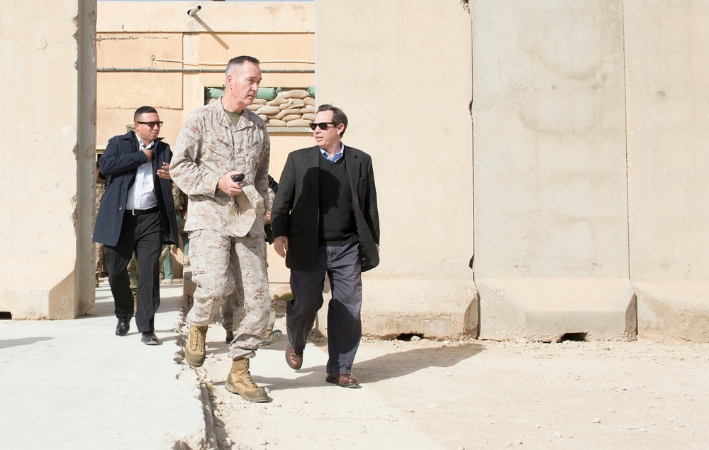 Chairman of the Joint Chiefs of Staff visits Iraq