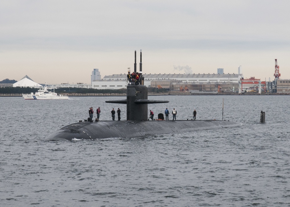 USS City of Corpus Christi (SSN 705) transits Tokyo Bay