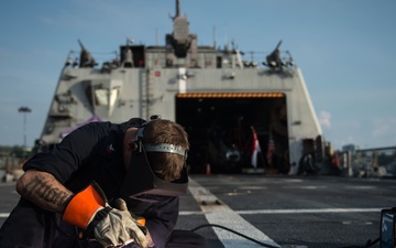 Littoral Combat Ship USS Fort Worth (LCS 3) prepares to get underway