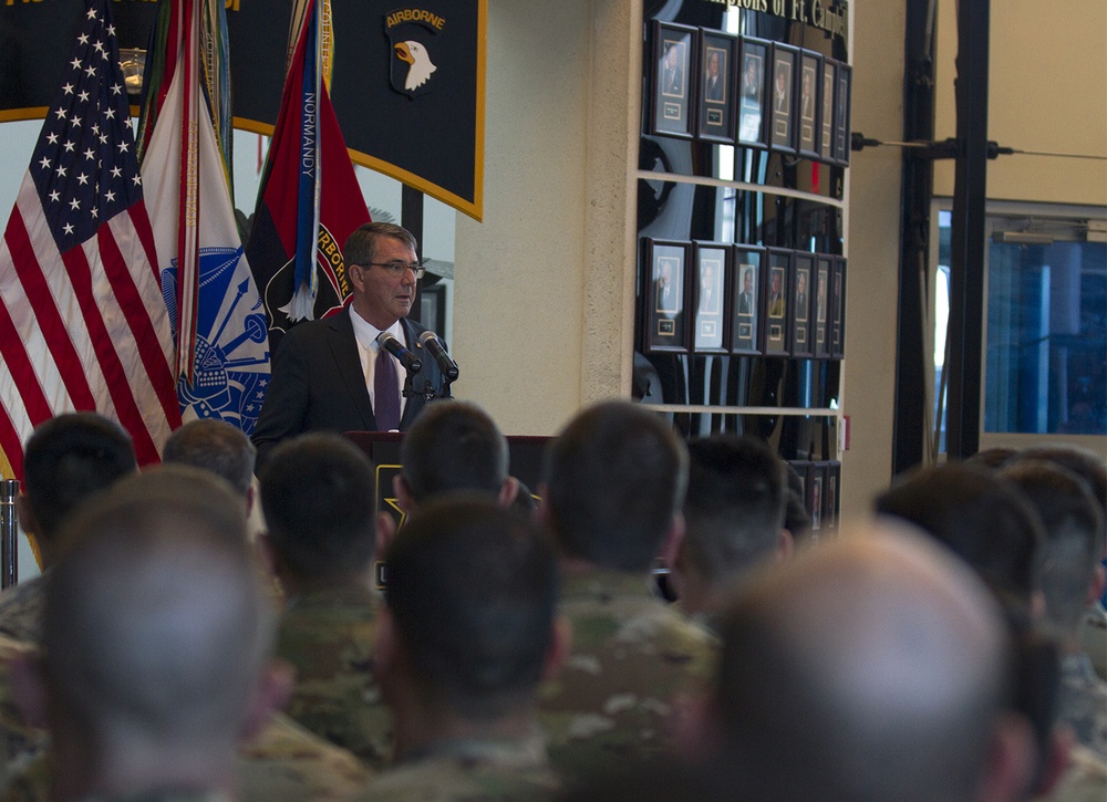 Secretary of Defense visits Fort Campbell