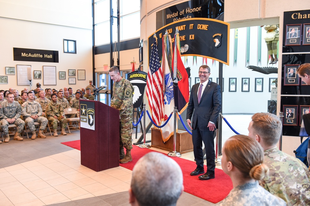 Maj. Gen. Volesky welcomes secretary of defense