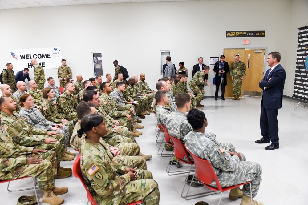 Secretary of defense visits with soldiers at the company commanders and First Seargeants Course