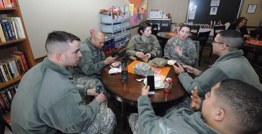 Fort Lee USO center celebrates five years of installation support