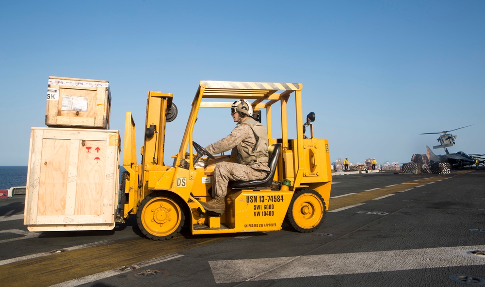 Marines and Sailors conduct aerial resupply aboard USS Kearsarge