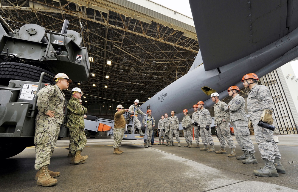 18th AMXS and US Navy conducts rudder removal