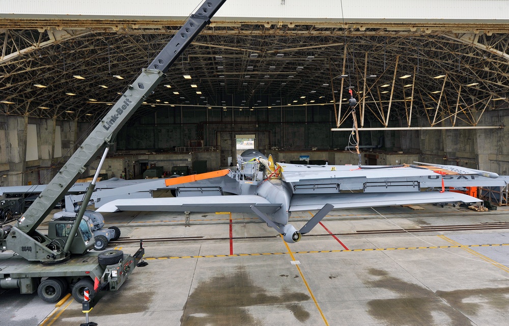 18th AMXS and US Navy conducts rudder removal