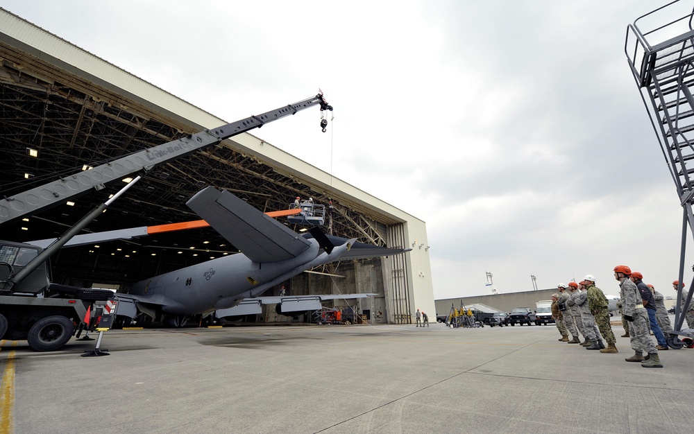 18th AMXS and US Navy conducts rudder removal