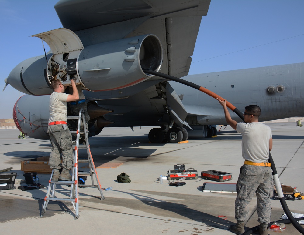 340th EAMU keeps KC-135 flying