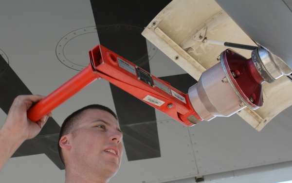 340th EAMU keeps KC-135 flying