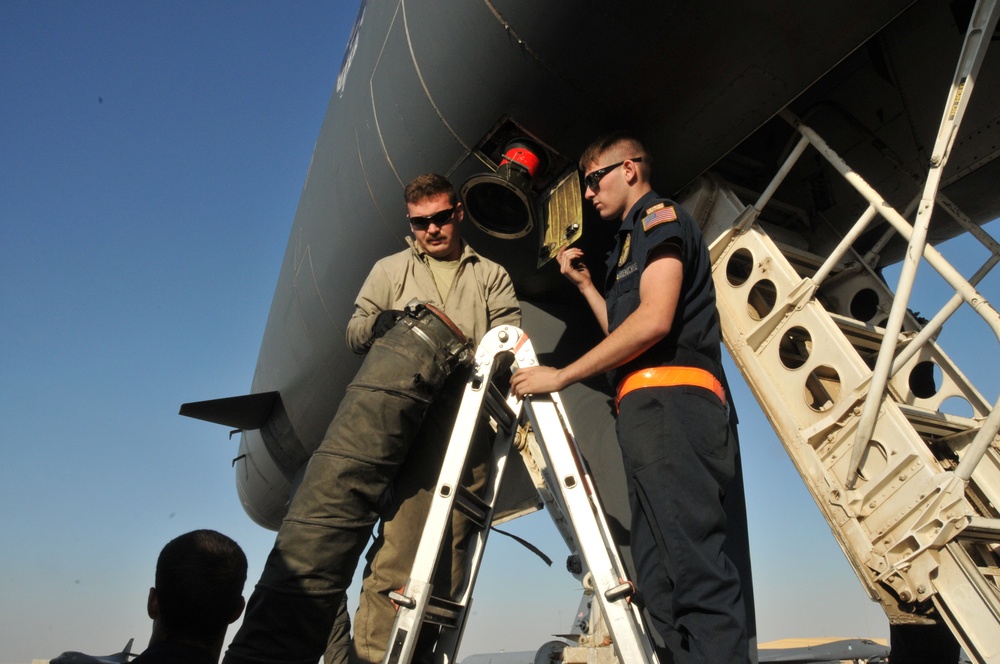 Farewell B-1: The B-1B Lancer sets rotational records before leaving AOR