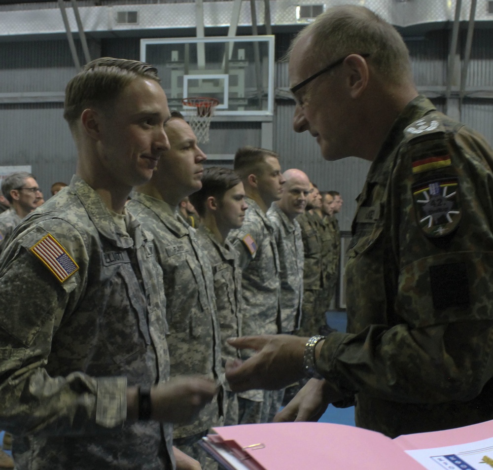 US Soldiers earn German proficiency badges