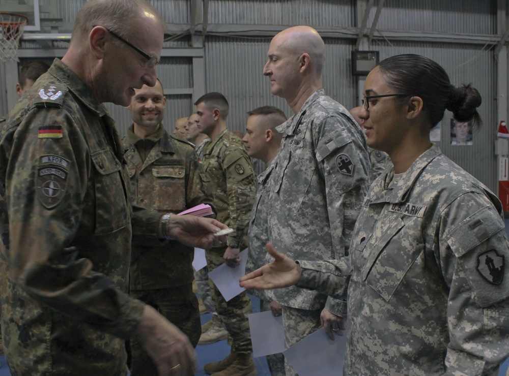 US Soldiers earn German proficiency badges