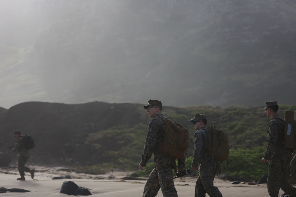 Marines, Coast Guard continue search and rescue in Hawaii