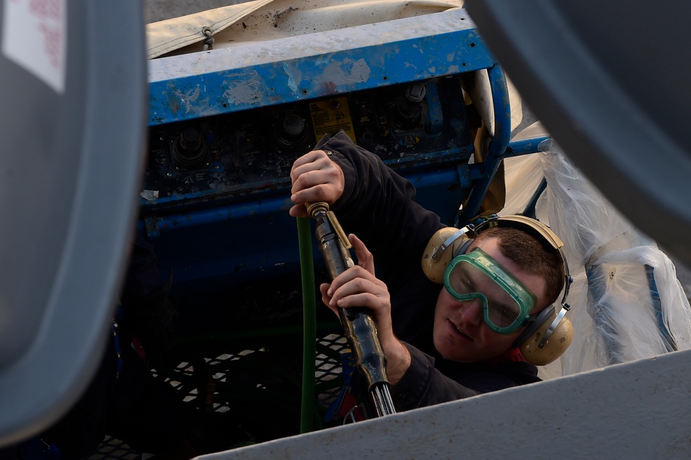 USS Carney sailors perform maintenance