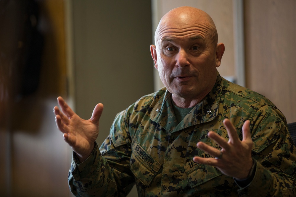 Training Command Commanding General visits the School of Infantry-East