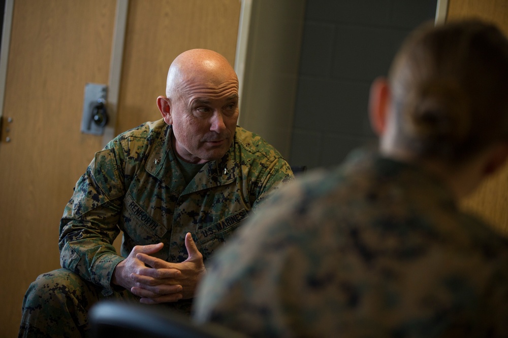 Training Command Commanding General visits the School of Infantry-East