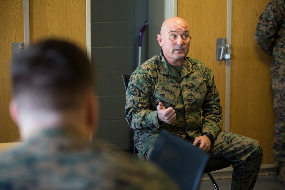 Training Command Commanding General visits the School of Infantry-East