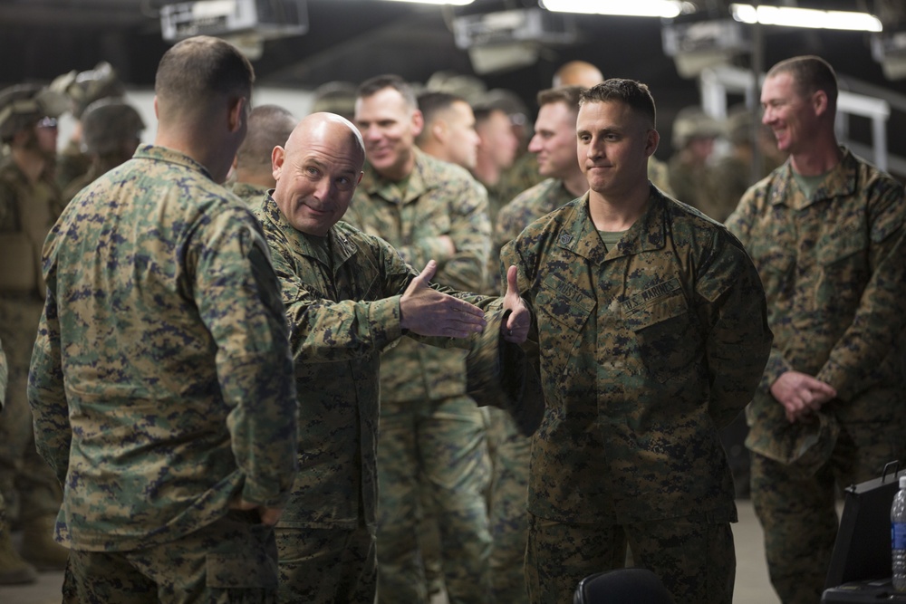 Training Command Commanding General visits the School of Infantry-East