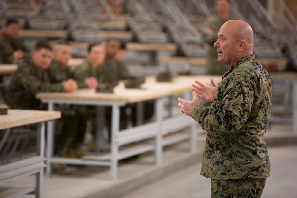 Training Command Commanding General visits the School of Infantry-East