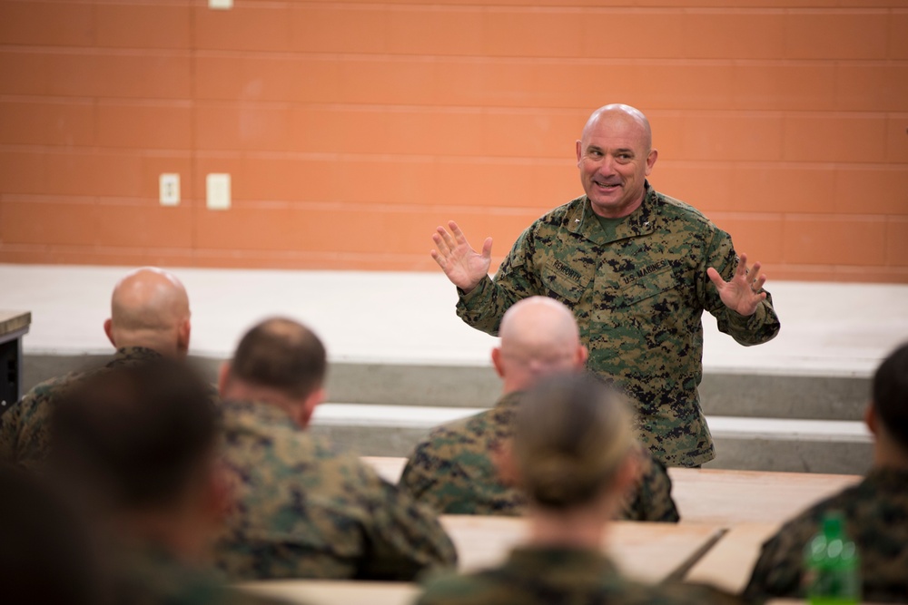 Training Command Commanding General visits the School of Infantry-East