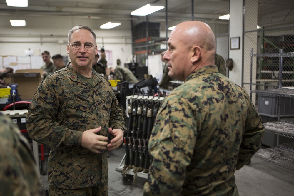 Training Command Commanding General visits the School of Infantry-East