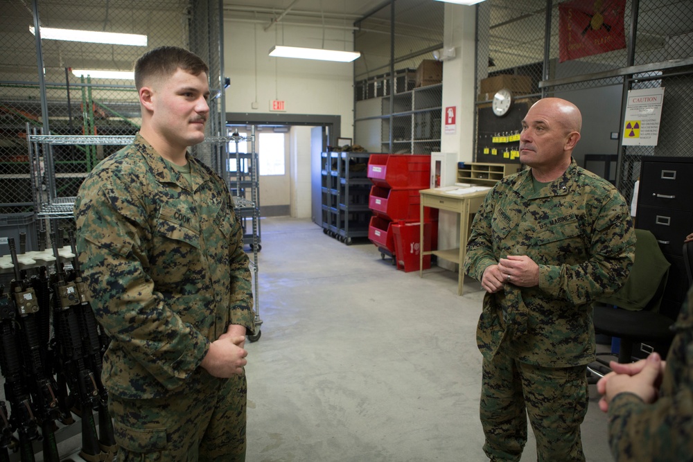 Training Command Commanding General visits the School of Infantry-East