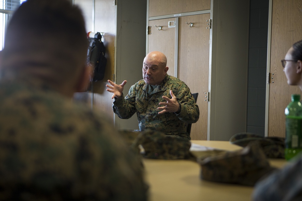 Training Command Commanding General visits the School of Infantry-East