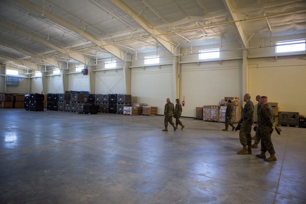 Training Command Commanding General visits the School of Infantry-East