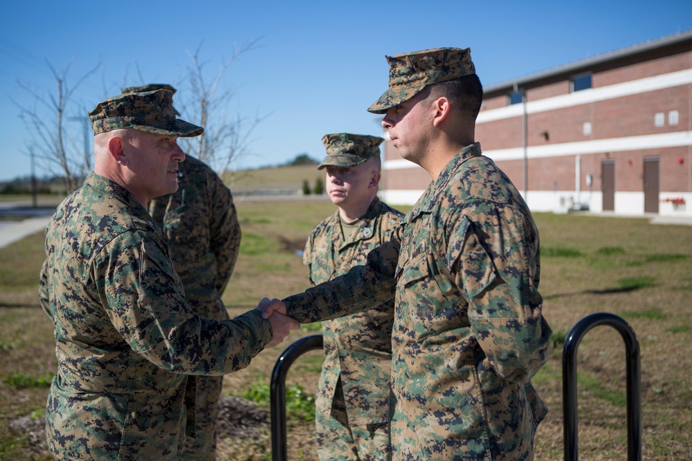 Training Command Commanding General visits the School of Infantry-East