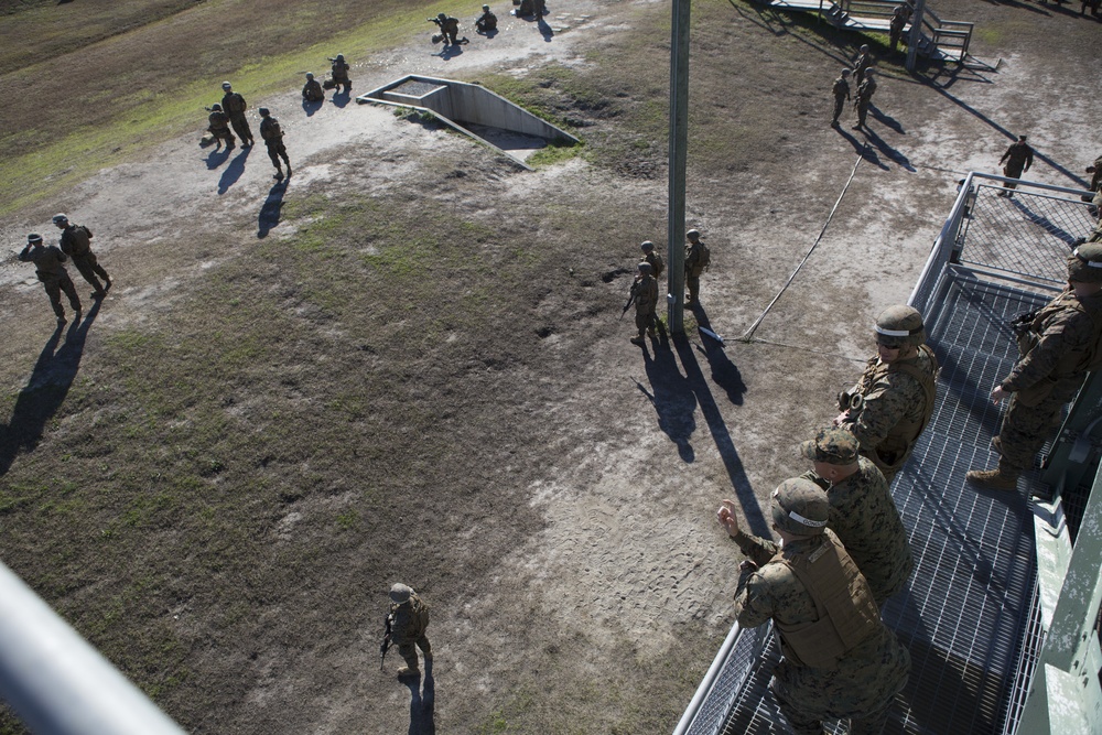 Training Command Commanding General visits the School of Infantry-East