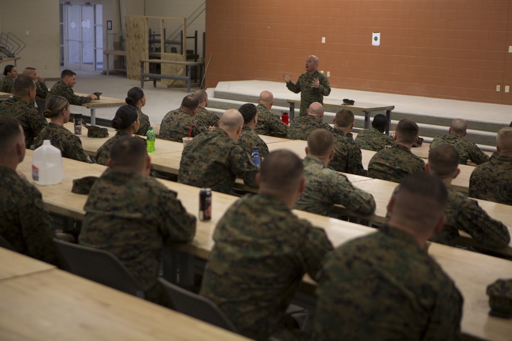 Training Command Commanding General visits the School of Infantry-East