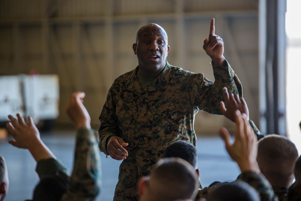 Corps' top enlisted Marine praises his Reserve Marines during New Orleans visit