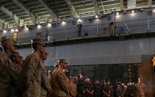 CTF-51 commander visits the USS Oak Hill
