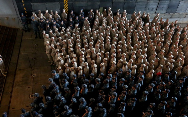 CTF-51 commander visits the USS Oak Hill