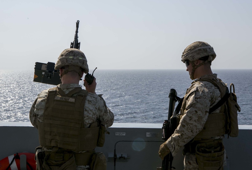 USS Arlington (LPD 24) transits through the Strait of Hormuz