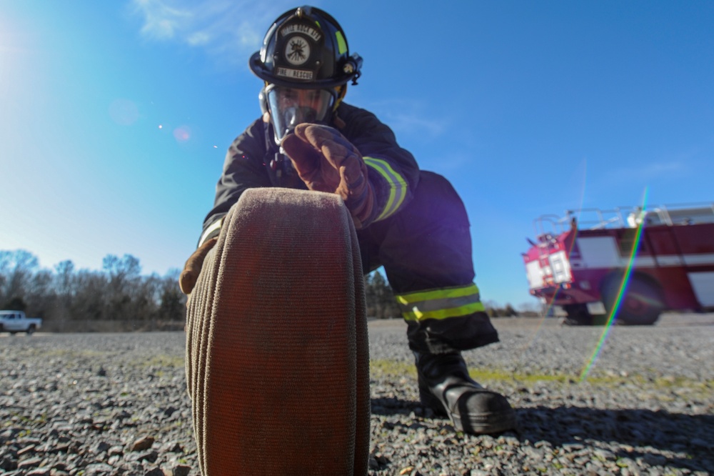 DVIDS Images 19th CES firefighters tackle obstacle course [Image 5