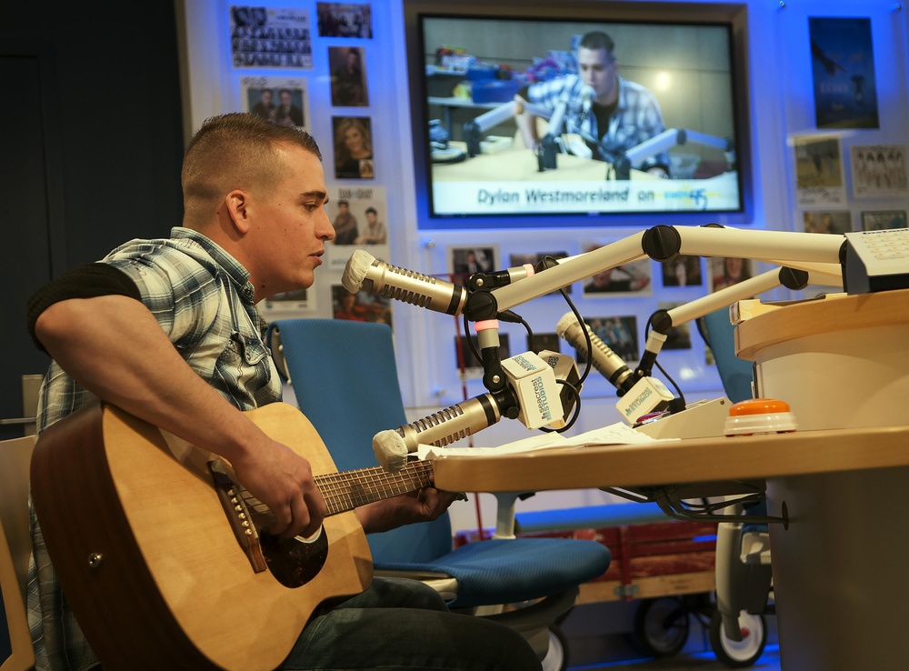 Airman spreads joy at children's hospital