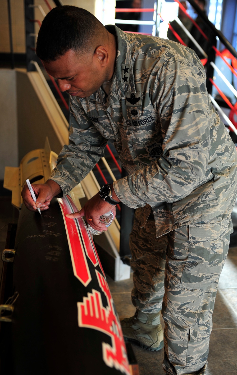 8th AF commander visits with bomber Airmen at Ellsworth