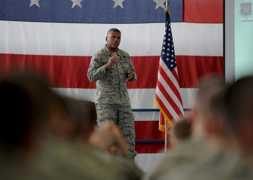 8th AF commander visits with bomber Airmen at Ellsworth